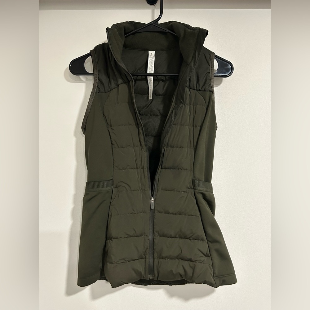 Size 4 army green lululemon vest
